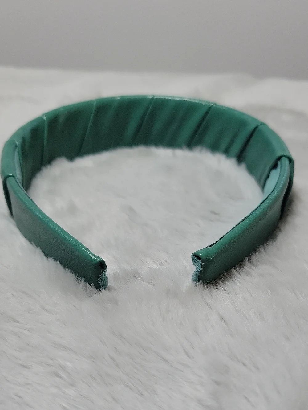🟢Free With Purchase FLAWED SNAGGED Universal Thread Faux Leather Headband🟢